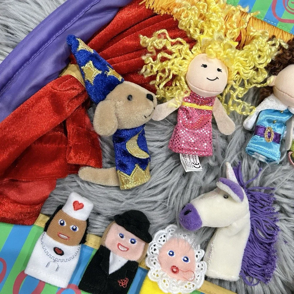 Vintage Manhattan Toy Company Finger Puppet Table Top Stage W/Royal Puppets